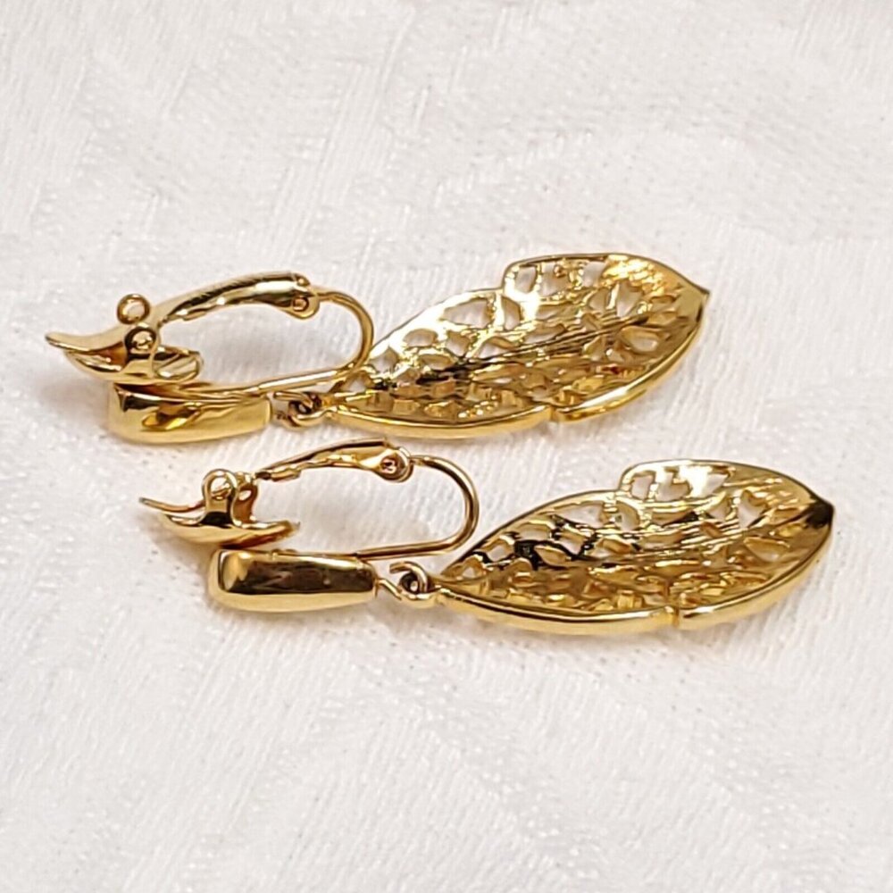 Trifari Dangle Earrings Clip On Gold Tone Filigree Leaf 1 7/8" - Picture 2 of 3